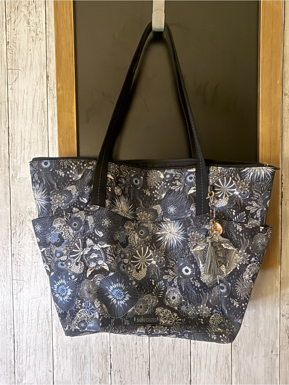 Sakroots Tacoma dark gray sea turtle 15” laptop shoulder tote purse